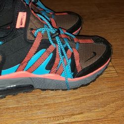 Nike Air Max 270 Bowfin.  Men Snekers Size 10