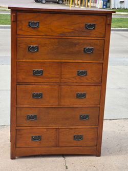 DRESSER