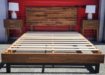 Queen Size Bedroom Set - Bed Frame, 2 Nightstands and Table Lamps