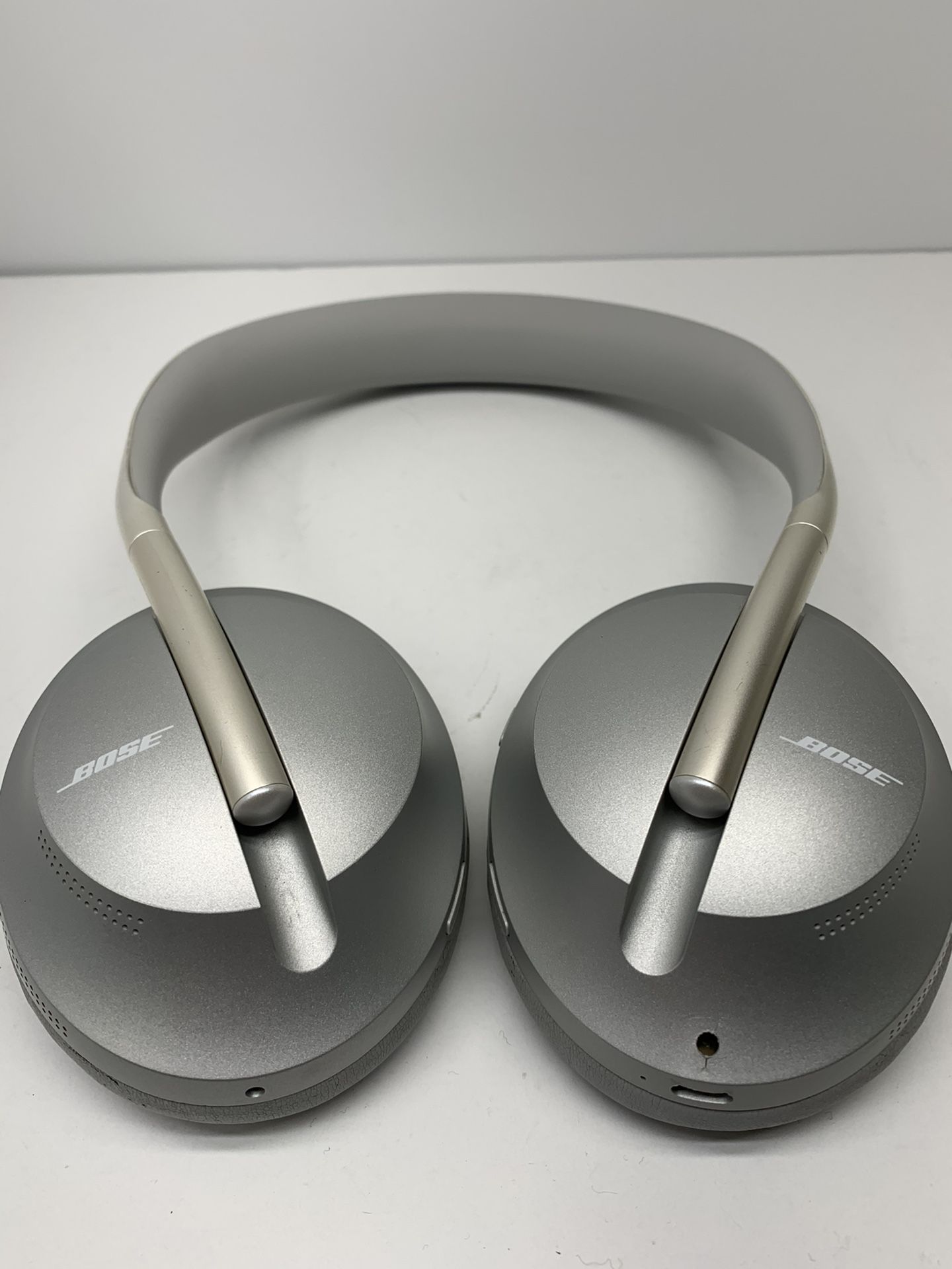 Bose 700 Over The Ear Bluetooth Headphones 127962
