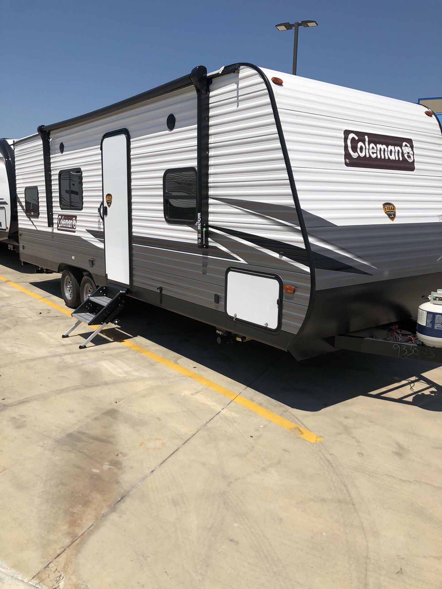 Travel trailer camper