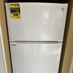 Refrigerator Kenmora brand new