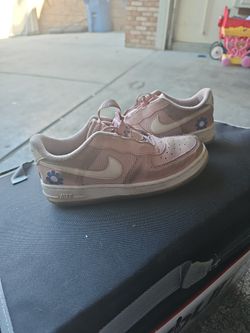 Size 2.5Y Pink Nike
