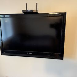 Dynex 32 Inch Flat Screen Tv With Free Wall Mount