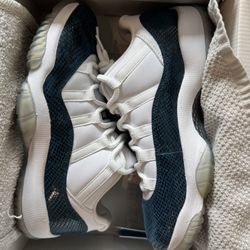 Jordan 11 Low Snakeskin (navy)