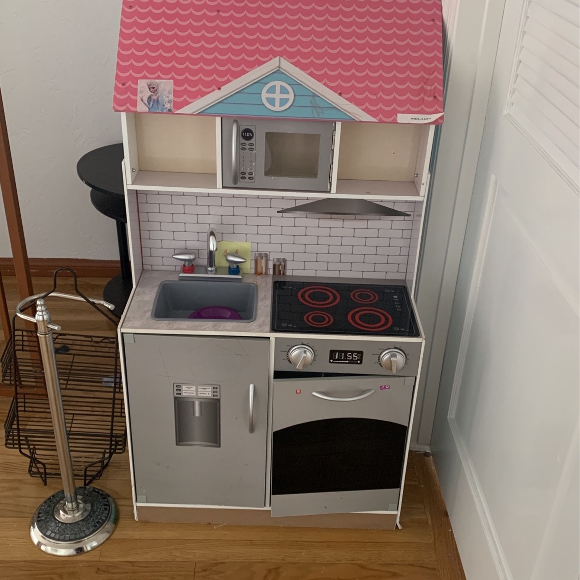 Kids kitchen/doll house