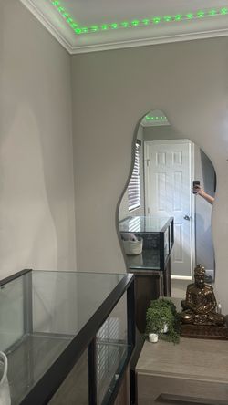 Asymmetric Wavy Mirror