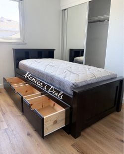 Twin Solid Wood Bed With 3 Drawers And Mattress $600