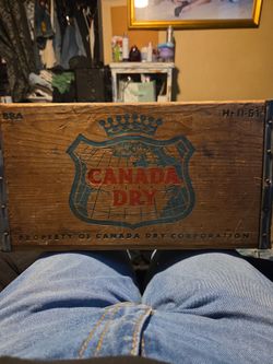 Canada Dry soda box