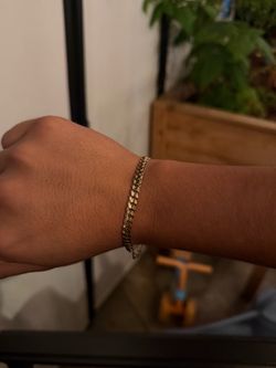 Gold bracelet