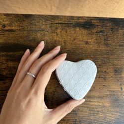 Wedding Favor Eyelet Heart Tins Party Gift