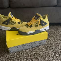 Air Jordan 4 Lightning