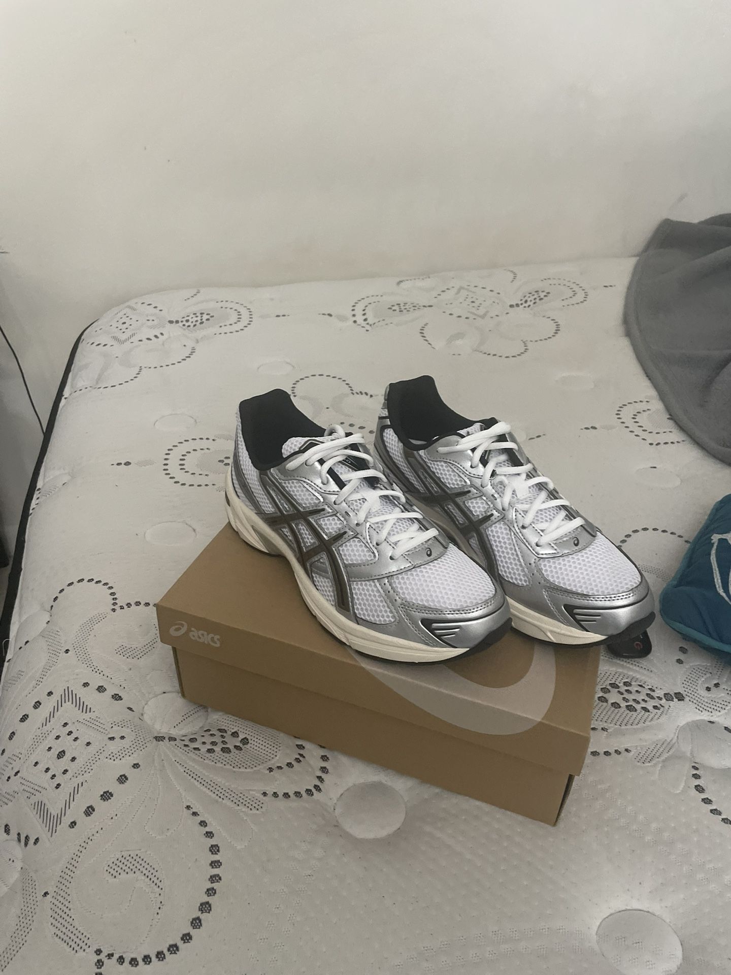 Size 10.5 Issacs Lightly Used