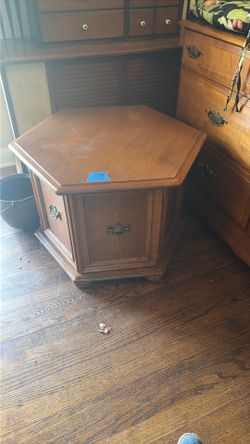 Ethan Allan Mid-Century Hexagonal Table