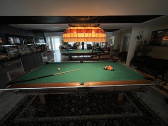 9’ Brunswick Pool Table