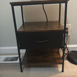 Night Stand (small ) 50$