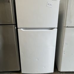 FRIGIDAIRE TOP-FREEZER REFRIGERATOR