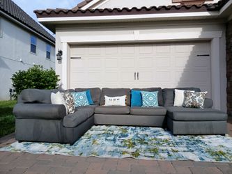 Grey 3 piece U shaped Sectional