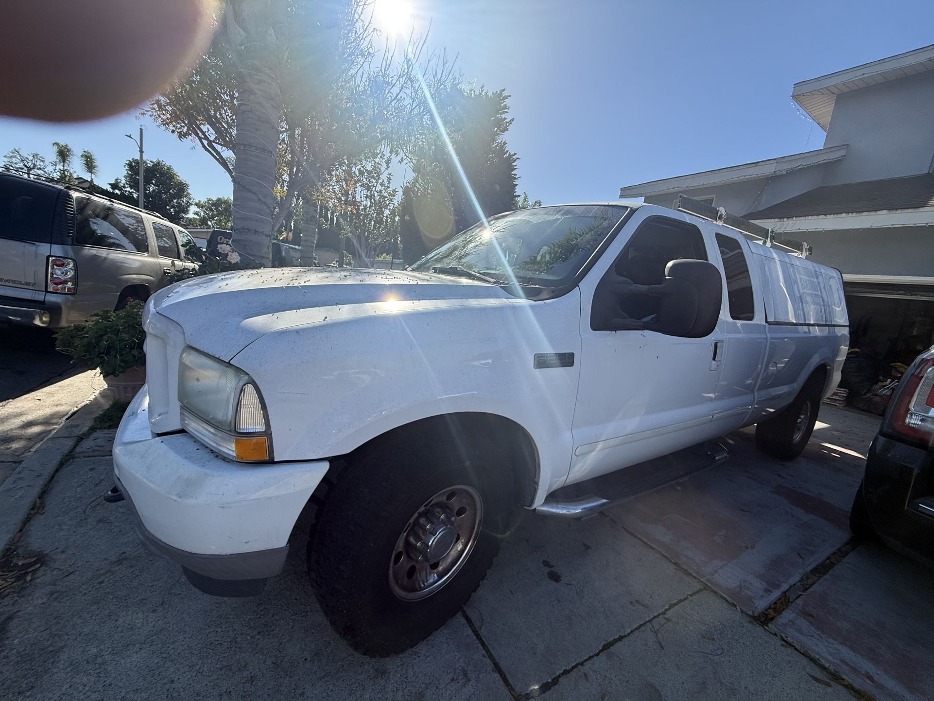 Título Limpio Color Blanco Cabina Y Media Y Con Camper