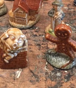 Set of 19 Wade Figurines