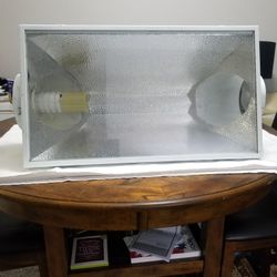 Compact grow light reflector