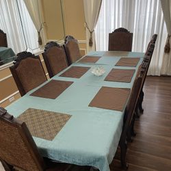 Formal dining table with 8 Chairs 