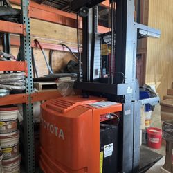 TOYOTA FORKLIFT 