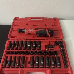 Milwaukee 3/8 Set W/ 3/8 Angle Ratchet.