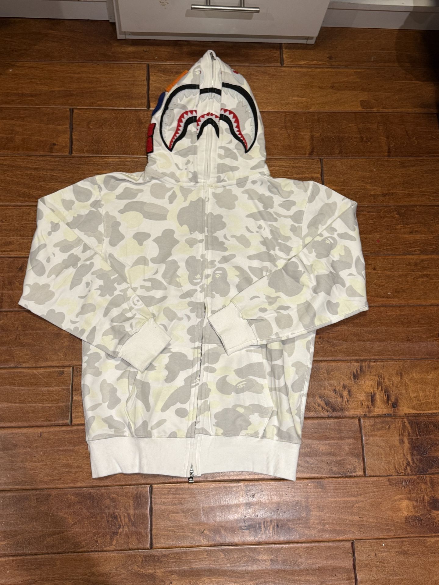 BAPE glow in the dark camouflage Brand new (comes with bag)