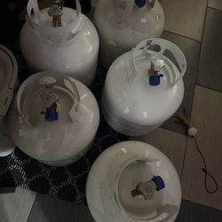 New/ Slightly Used Full 5 Gallon Propane Tank(s)