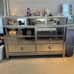 Mirror dresser 