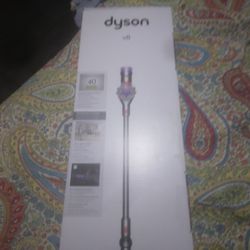 Dyson V8 