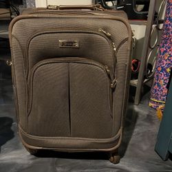 London Fog Carryon Luggage 