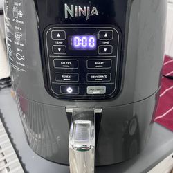 Ninja AF101 Air Fryer That Crisps, Roasts, Reheats, & Dehydrates 4QT