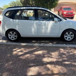 2008 KIA Rondo