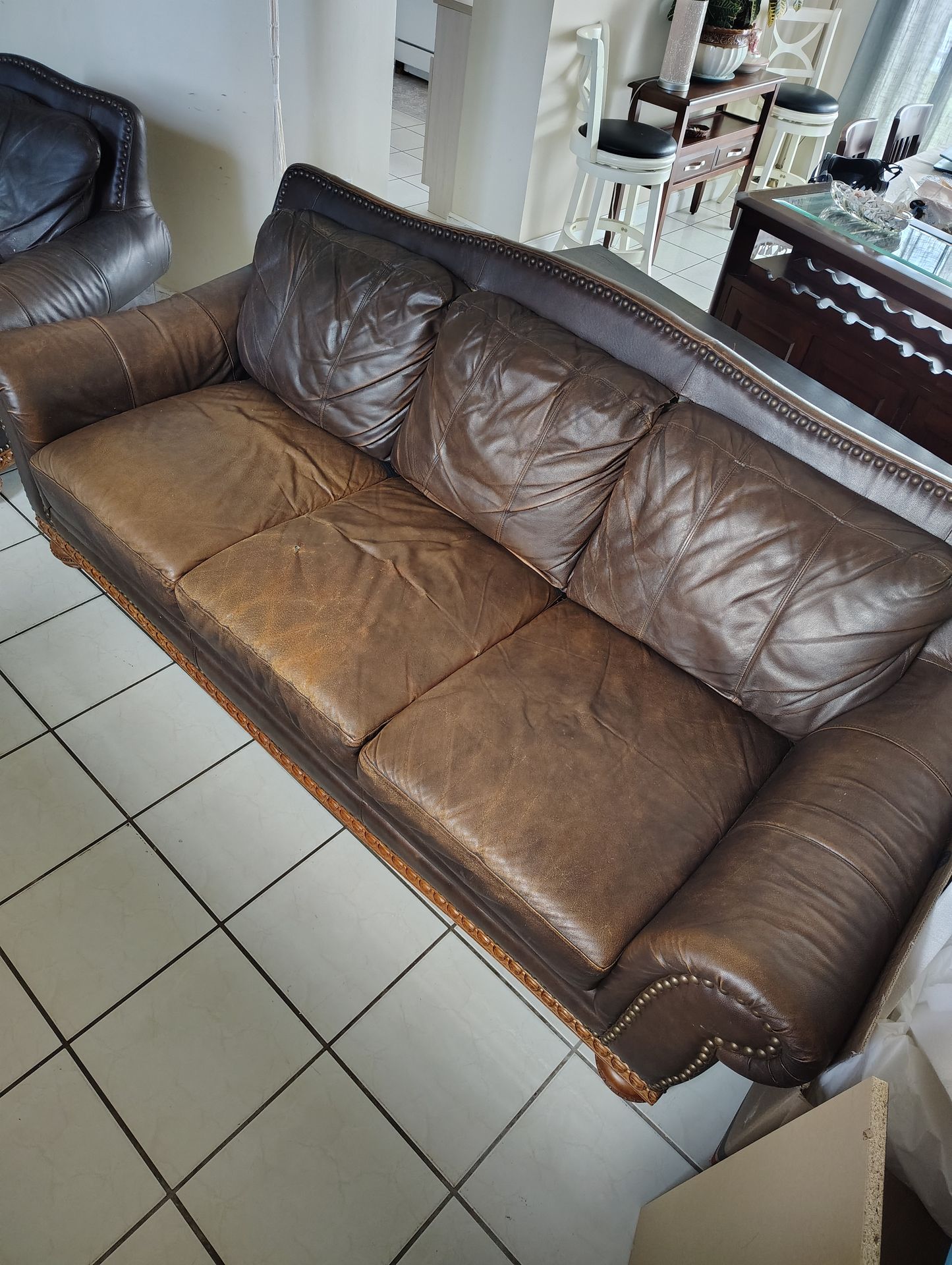 FREE LEATHER COUCH