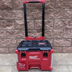 Milwaukee Pack Out Rolling Tool Box 