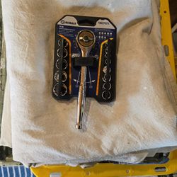 14 pc Ratchet Multi Fit Socket Set