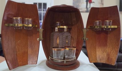 vintage Barrel-Style Mini Bar Liquor Cabinet