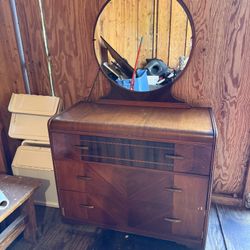 Dresser With Mirror 