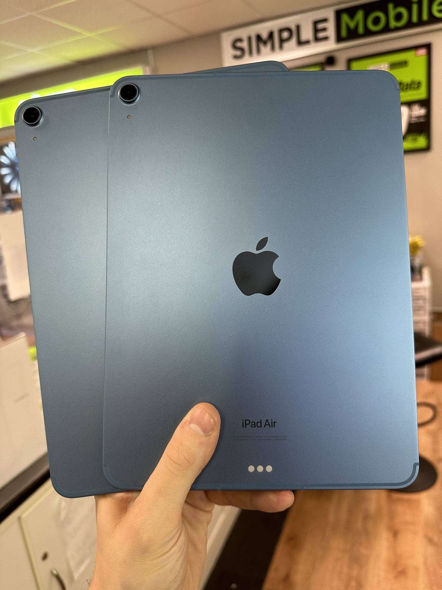 iPad Air 5 Cellular 64GB Blue