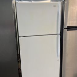 Whirlpool Top Freezer Refrigerator With Ice Maker Apartment Size