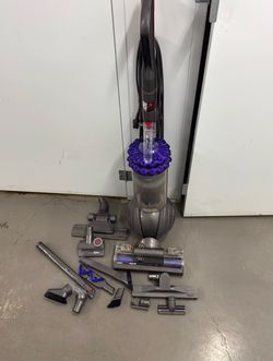 Dyson Cinetic Big Ball Animal Vacuum Cleaner (RETAIL $700)