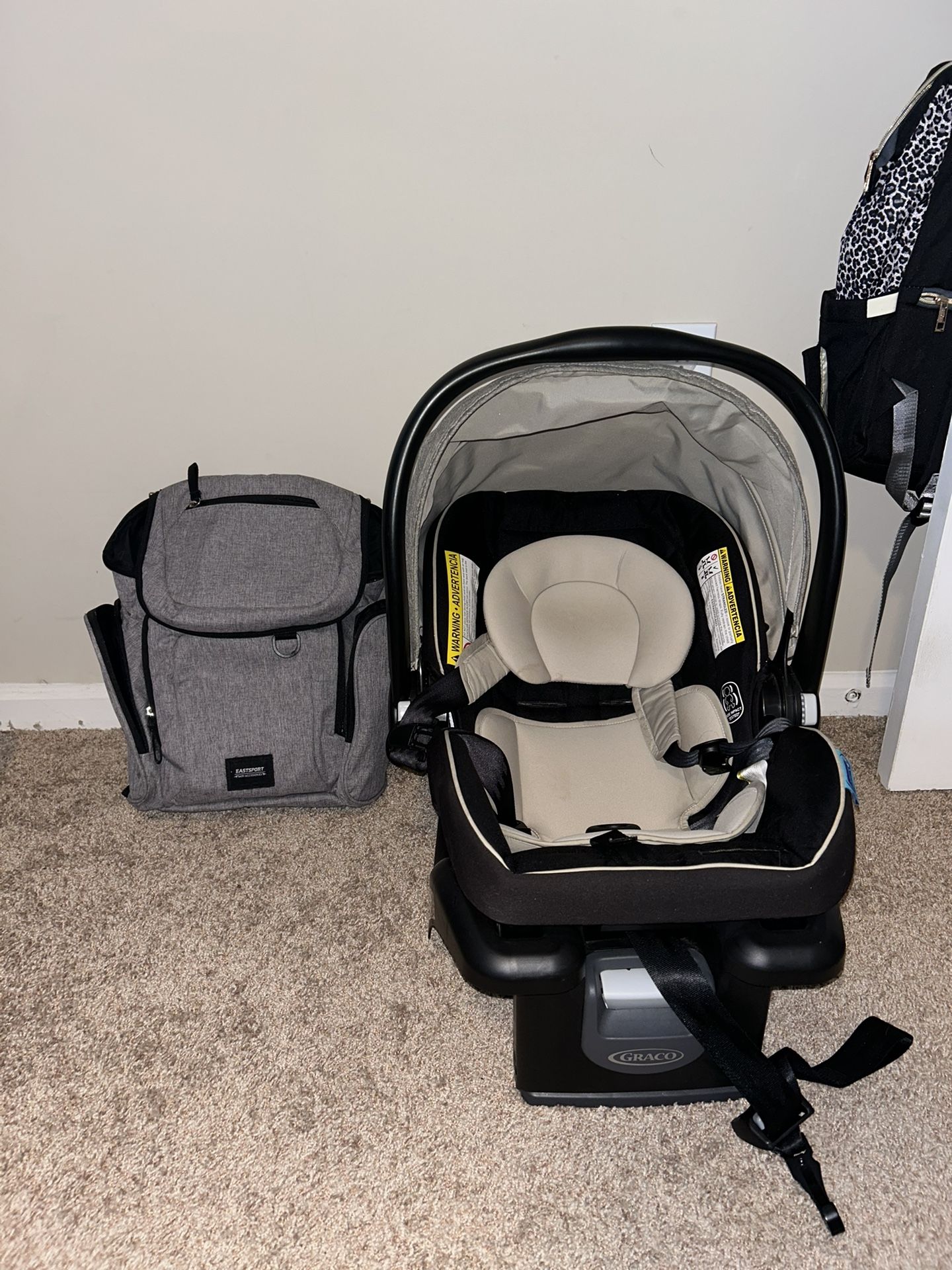 GRACO SnugRide 35 Lite LX and Brand New Backpack