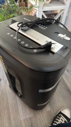 Amazon shredder new black color 15 pages office supplies work
