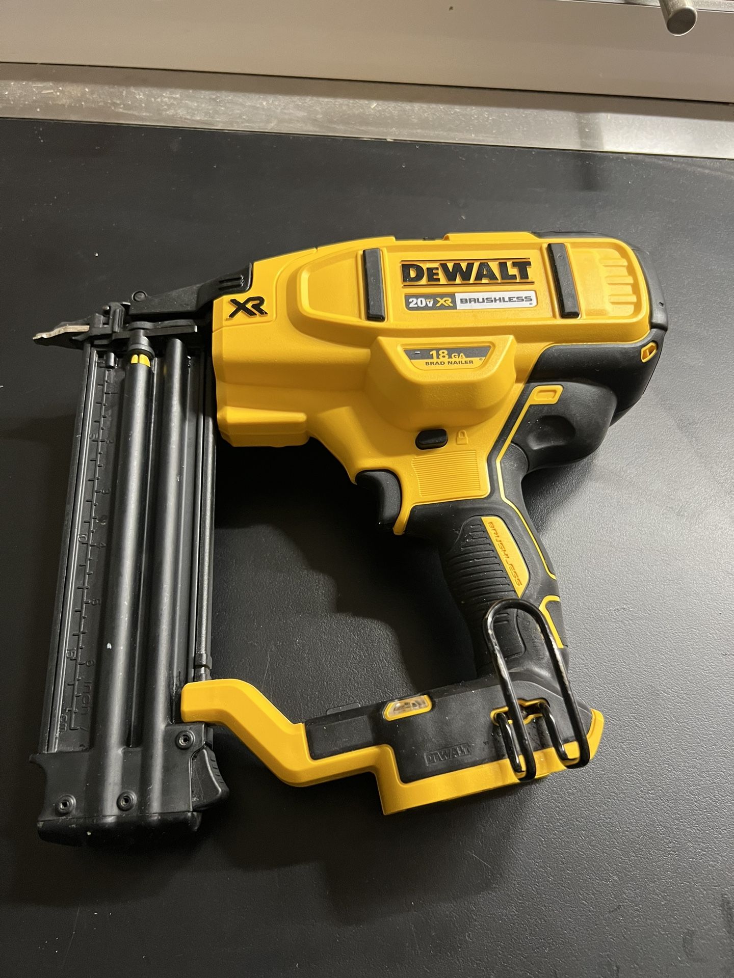 Dewalt Brad Nailer 20v for Sale in Phoenix, AZ OfferUp