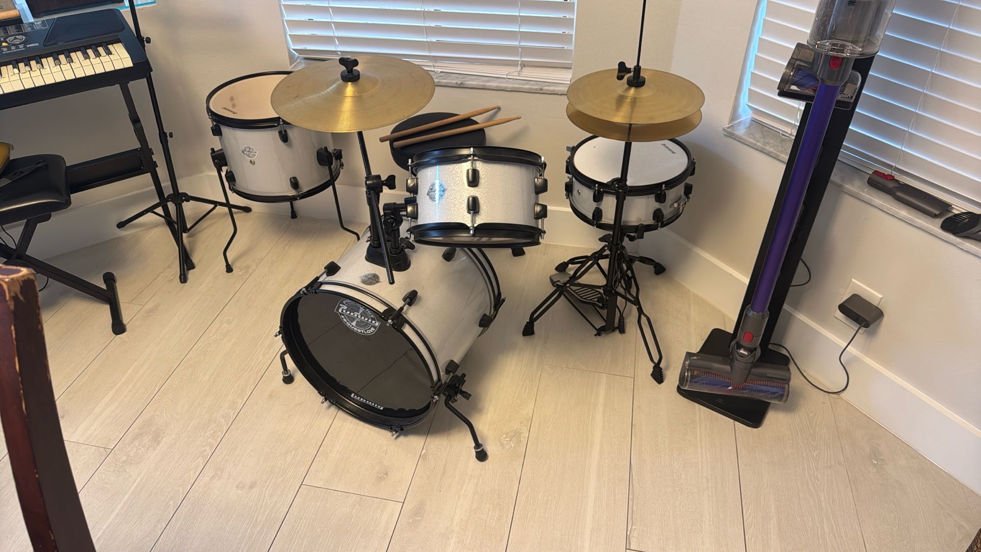 Ludwig Questlove Pocket Kit 4-piece Complete Drum Set Silver Sparkle Finish