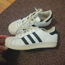 Adidas size 5 Womens Sneaker