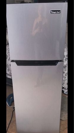 Magic Chef Top-Freezer Refrigerator
