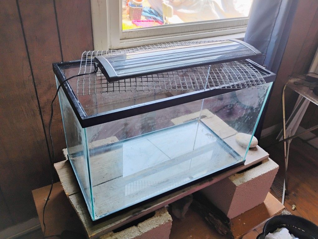 10 Gallon Aquarium.